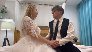 Русские жених и невеста пробуют первый анальный секс сразу после свадьбы