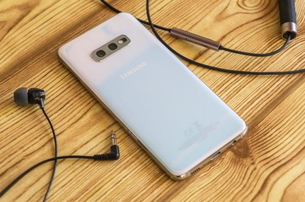 Обзор Samsung Galaxy S10e — лучший компактный флагман Обзор Samsung Galaxy S10e — лучший компактный флагман