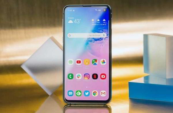 Обзор Samsung Galaxy S10e: почти все навороты по меньшей цене Обзор Samsung Galaxy S10e: почти все навороты по меньшей цене