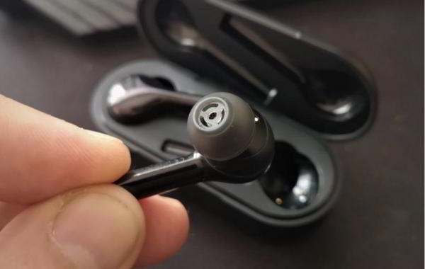 Обзор и опыт эксплуатации Huawei FreeBuds - крутая неидеальная гарнитура Обзор и опыт эксплуатации Huawei FreeBuds - крутая неидеальная гарнитура