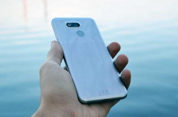Обзор HTC Desire 12s: бюджетного смартфона с интересным дизайном Обзор HTC Desire 12s: бюджетного смартфона с интересным дизайном
