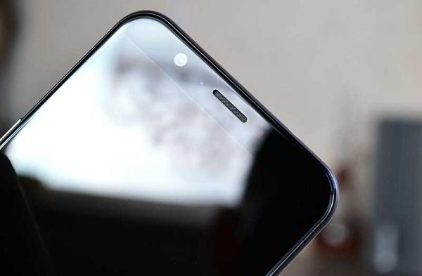 Обзор HTC Desire 12s: бюджетного смартфона с интересным дизайном Обзор HTC Desire 12s: бюджетного смартфона с интересным дизайном