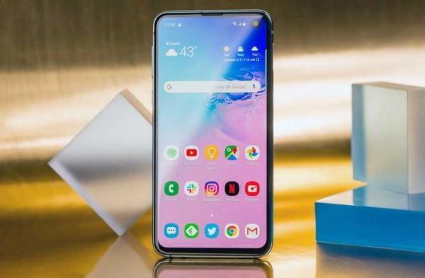Обзор Samsung Galaxy S10e: почти все навороты по меньшей цене Обзор Samsung Galaxy S10e: почти все навороты по меньшей цене