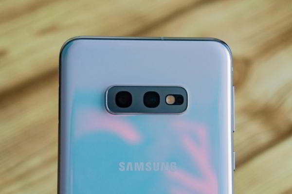Обзор Samsung Galaxy S10e — лучший компактный флагман Обзор Samsung Galaxy S10e — лучший компактный флагман