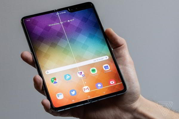 Названа причина ненадежности складного Samsung Galaxy Fold Названа причина ненадежности складного Samsung Galaxy Fold