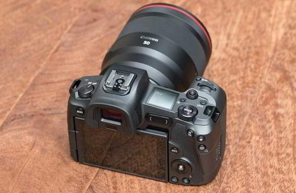 Первый обзор Canon EOS R: полнокадровой беззеркальной камеры Первый обзор Canon EOS R: полнокадровой беззеркальной камеры