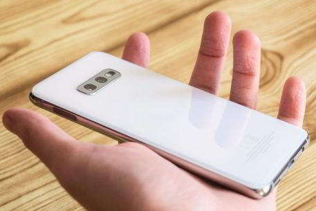 Обзор Samsung Galaxy S10e — лучший компактный флагман Обзор Samsung Galaxy S10e — лучший компактный флагман