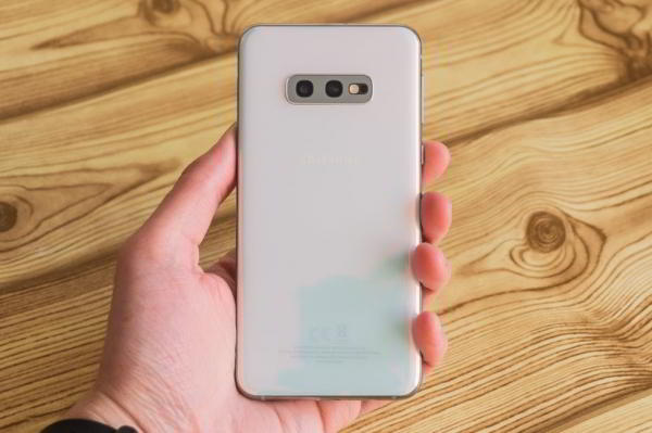 Обзор Samsung Galaxy S10e — лучший компактный флагман Обзор Samsung Galaxy S10e — лучший компактный флагман