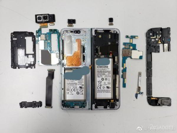 Складной смартфон Samsung Galaxy Fold показали изнутри (5 фото) Складной смартфон Samsung Galaxy Fold показали изнутри (5 фото)