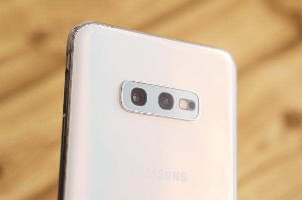 Обзор Samsung Galaxy S10e — лучший компактный флагман Обзор Samsung Galaxy S10e — лучший компактный флагман