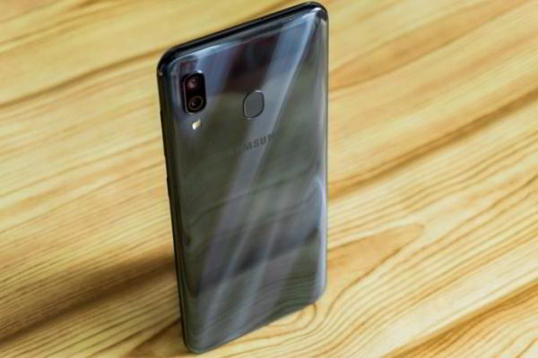Обзор Samsung Galaxy A30 — самый сбалансированный середнячок? Обзор Samsung Galaxy A30 — самый сбалансированный середнячок?