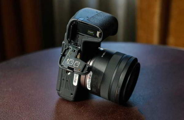 Обзор Canon EOS RP: доступной и компактной полнокадровой беззеркалки Обзор Canon EOS RP: доступной и компактной полнокадровой беззеркалки
