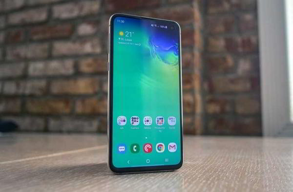 Обзор Samsung Galaxy S10e: почти все навороты по меньшей цене Обзор Samsung Galaxy S10e: почти все навороты по меньшей цене