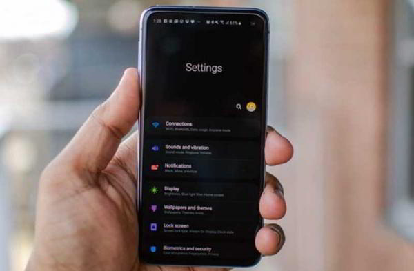Обзор Samsung Galaxy S10e: почти все навороты по меньшей цене Обзор Samsung Galaxy S10e: почти все навороты по меньшей цене