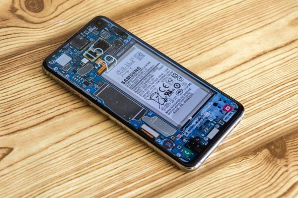 Обзор Samsung Galaxy S10e — лучший компактный флагман Обзор Samsung Galaxy S10e — лучший компактный флагман