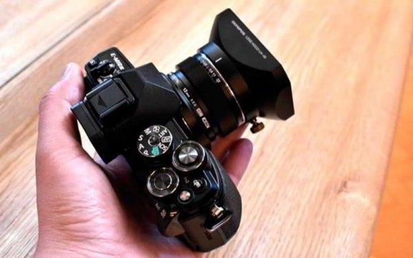 Фотокамера Olympus OM-D E-M10 Mark III как альтернатива камерофона Фотокамера Olympus OM-D E-M10 Mark III как альтернатива камерофона