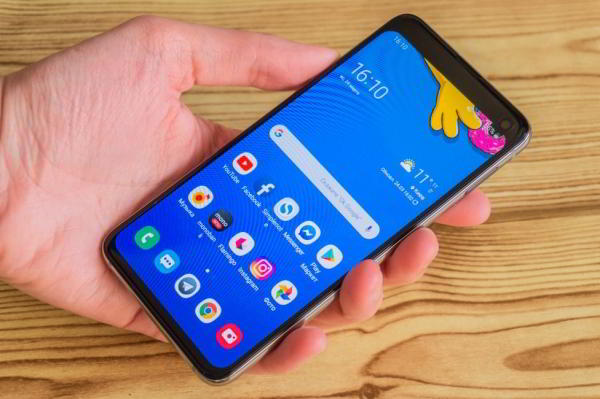 Обзор Samsung Galaxy S10e — лучший компактный флагман Обзор Samsung Galaxy S10e — лучший компактный флагман