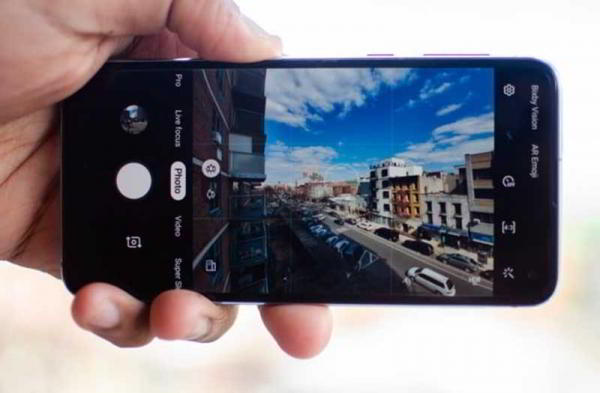 Обзор Samsung Galaxy S10e: почти все навороты по меньшей цене Обзор Samsung Galaxy S10e: почти все навороты по меньшей цене