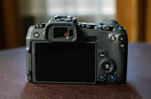 Обзор Canon EOS RP: доступной и компактной полнокадровой беззеркалки Обзор Canon EOS RP: доступной и компактной полнокадровой беззеркалки