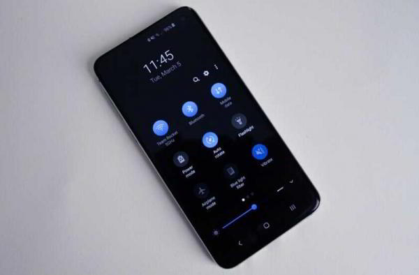 Обзор Samsung Galaxy S10e: почти все навороты по меньшей цене Обзор Samsung Galaxy S10e: почти все навороты по меньшей цене