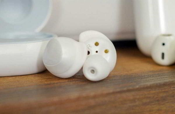 Обзор Samsung Galaxy Buds: долгожданных беспроводных наушников Обзор Samsung Galaxy Buds: долгожданных беспроводных наушников