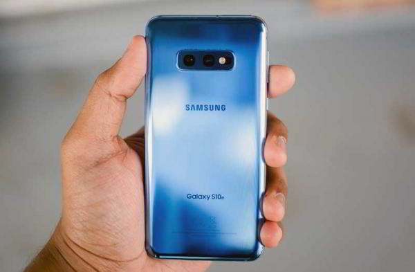 Обзор Samsung Galaxy S10e: почти все навороты по меньшей цене Обзор Samsung Galaxy S10e: почти все навороты по меньшей цене