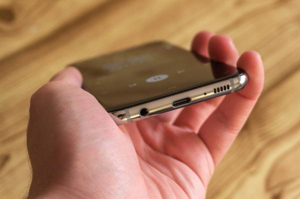 Обзор Samsung Galaxy S10e — лучший компактный флагман Обзор Samsung Galaxy S10e — лучший компактный флагман
