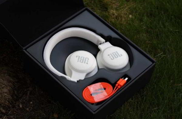 Обзор JBL Live 650BTNC: прекрасный компаньон для ежедневной музыки Обзор JBL Live 650BTNC: прекрасный компаньон для ежедневной музыки