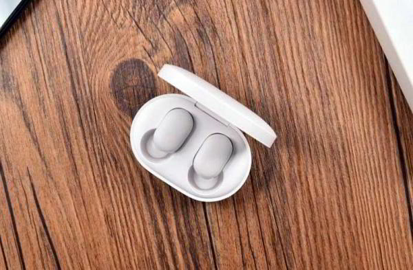 Обзор Xiaomi Mi AirDots: беспроводной звук и невысокая цена Обзор Xiaomi Mi AirDots: беспроводной звук и невысокая цена