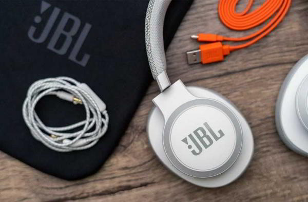 Обзор JBL Live 650BTNC: прекрасный компаньон для ежедневной музыки Обзор JBL Live 650BTNC: прекрасный компаньон для ежедневной музыки