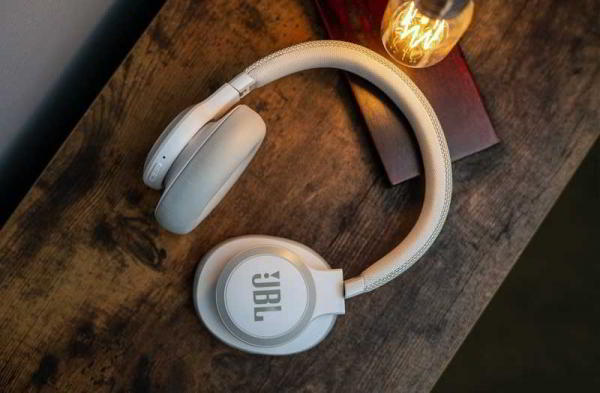 Обзор JBL Live 650BTNC: прекрасный компаньон для ежедневной музыки Обзор JBL Live 650BTNC: прекрасный компаньон для ежедневной музыки