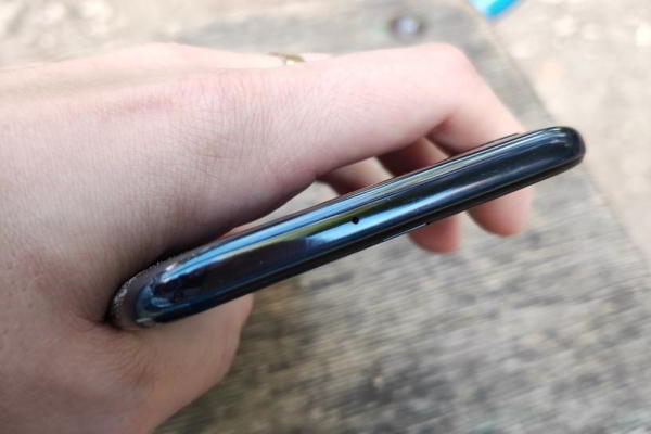 Обзор Samsung Galaxy A70: смартфон с огромным экраном и мощной батареей Обзор Samsung Galaxy A70: смартфон с огромным экраном и мощной батареей