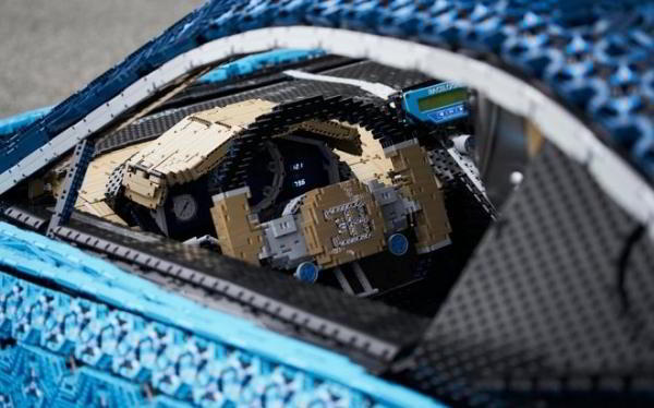 Полноразмерный Bugatti Chiron из миллиона деталей Lego умеет даже ездить Полноразмерный Bugatti Chiron из миллиона деталей Lego умеет даже ездить