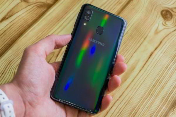 Обзор Samsung Galaxy A40 &mdash; компактный средний класс