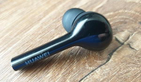 Обзор гарнитуры Huawei FreeBuds Lite. Полностью беспроводная красотка Обзор гарнитуры Huawei FreeBuds Lite. Полностью беспроводная красотка