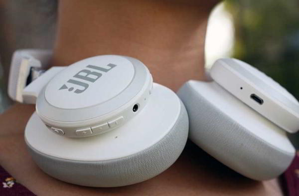 Обзор JBL Live 650BTNC: прекрасный компаньон для ежедневной музыки Обзор JBL Live 650BTNC: прекрасный компаньон для ежедневной музыки