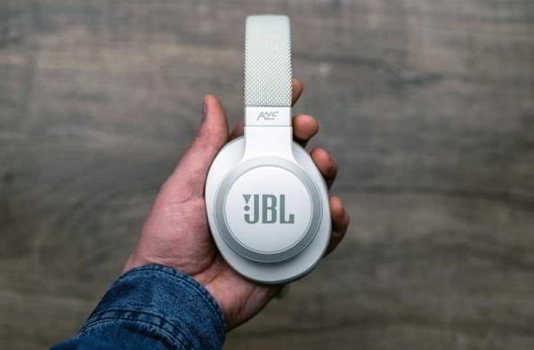 Обзор JBL Live 650BTNC: прекрасный компаньон для ежедневной музыки Обзор JBL Live 650BTNC: прекрасный компаньон для ежедневной музыки