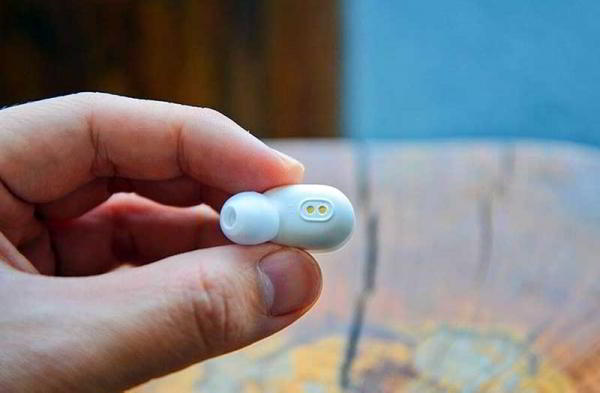 Обзор Xiaomi Mi AirDots: беспроводной звук и невысокая цена Обзор Xiaomi Mi AirDots: беспроводной звук и невысокая цена