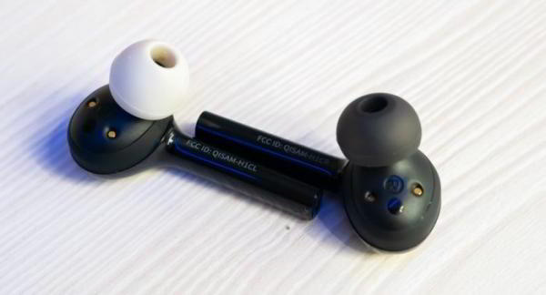 Обзор гарнитуры Huawei FreeBuds Lite. Полностью беспроводная красотка Обзор гарнитуры Huawei FreeBuds Lite. Полностью беспроводная красотка