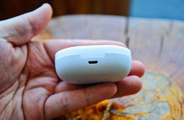 Обзор Xiaomi Mi AirDots: беспроводной звук и невысокая цена Обзор Xiaomi Mi AirDots: беспроводной звук и невысокая цена