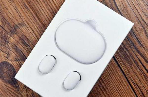 Обзор Xiaomi Mi AirDots: беспроводной звук и невысокая цена Обзор Xiaomi Mi AirDots: беспроводной звук и невысокая цена