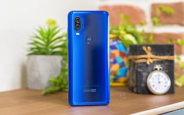 Motorola One Vision: кинематографический смартфон с 48-Мп камерой (15 фото) Motorola One Vision: кинематографический смартфон с 48-Мп камерой (15 фото)