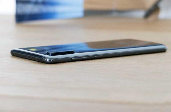 Обзор Xiaomi Mi 9: новейшие технологии по разумной цене Обзор Xiaomi Mi 9: новейшие технологии по разумной цене