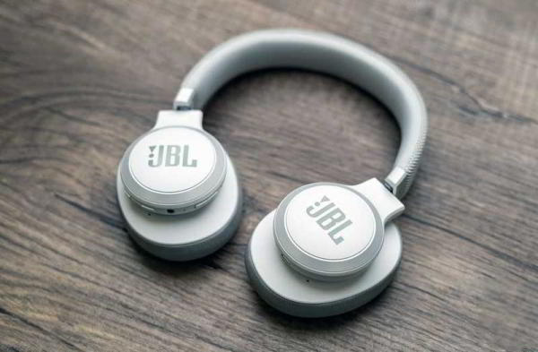 Обзор JBL Live 650BTNC: прекрасный компаньон для ежедневной музыки Обзор JBL Live 650BTNC: прекрасный компаньон для ежедневной музыки