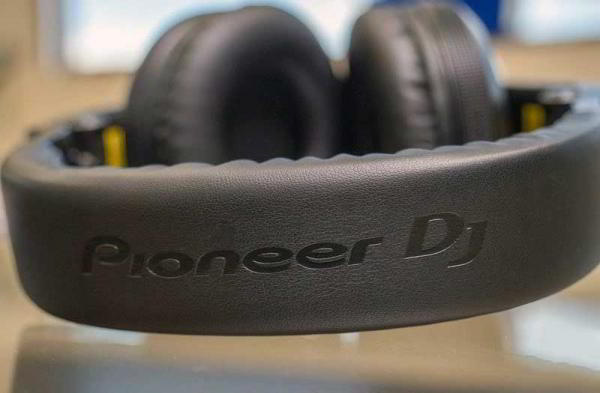 Обзор Pioneer HDJ-X5BT наушников для клуба и улицы Обзор Pioneer HDJ-X5BT наушников для клуба и улицы