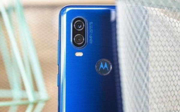 Motorola One Vision: кинематографический смартфон с 48-Мп камерой (15 фото) Motorola One Vision: кинематографический смартфон с 48-Мп камерой (15 фото)