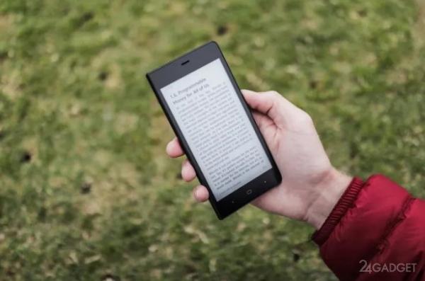 Смартфон с дисплеем E-ink и автономностью 14 дней