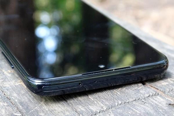 Обзор смартфона Moto G7 Plus: симпатичный смартфон с быстрой зарядкой и стереодинамиками Обзор смартфона Moto G7 Plus: симпатичный смартфон с быстрой зарядкой и стереодинамиками