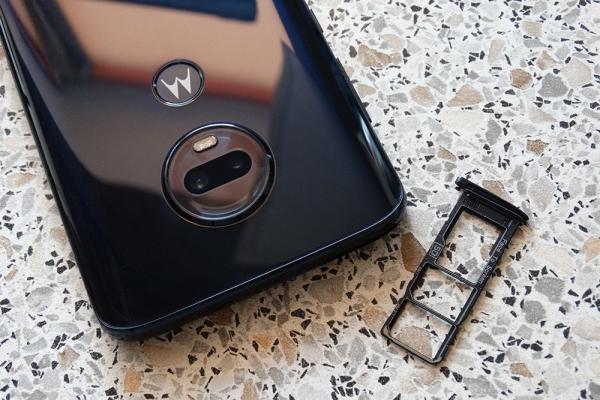 Обзор смартфона Moto G7 Plus: симпатичный смартфон с быстрой зарядкой и стереодинамиками Обзор смартфона Moto G7 Plus: симпатичный смартфон с быстрой зарядкой и стереодинамиками