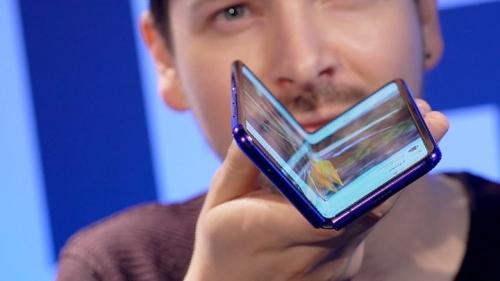 Samsung Galaxy Fold: Broken screens delay launch Samsung Galaxy Fold: Broken screens delay launch